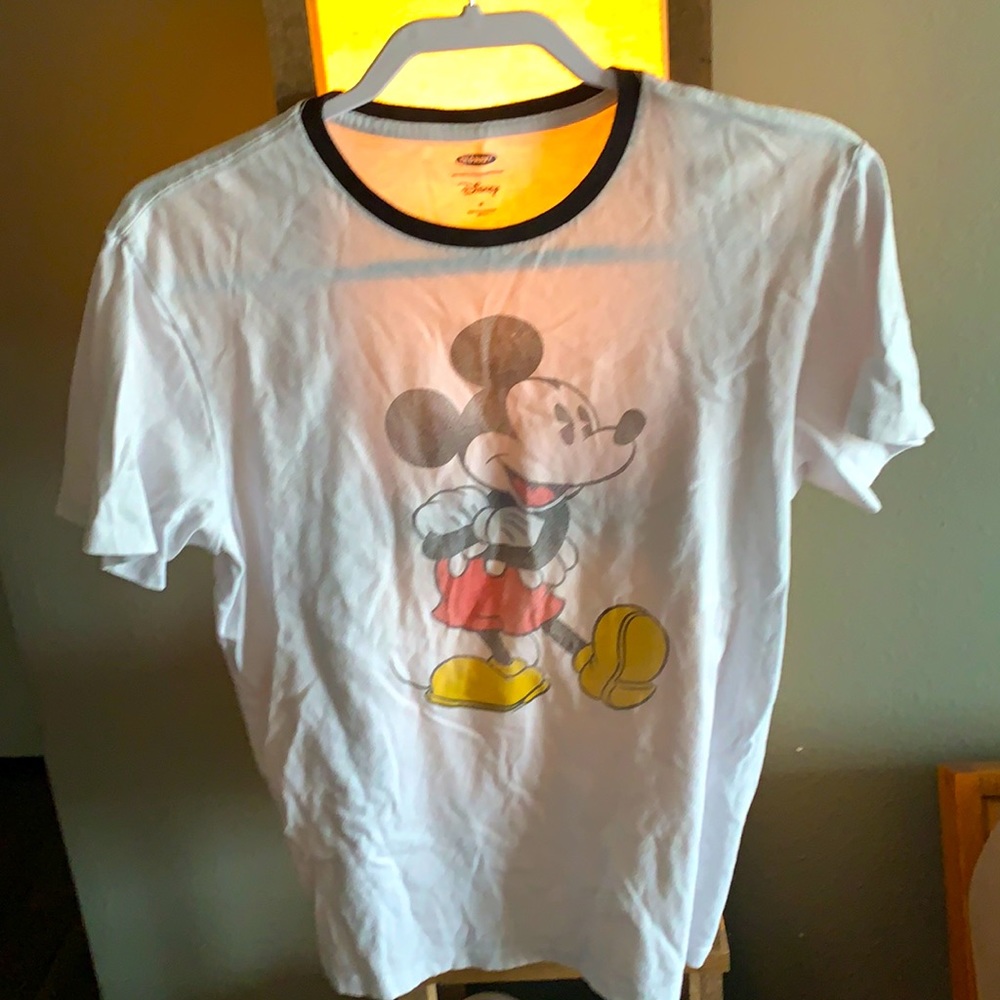 Old navy white Mickey Mouse t shirt men’s